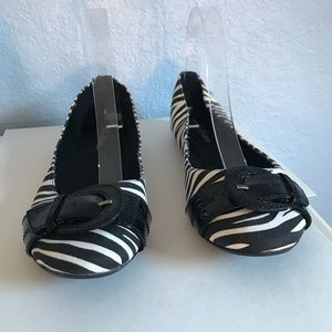 Kelly & Katie size 8 black & white striped flats